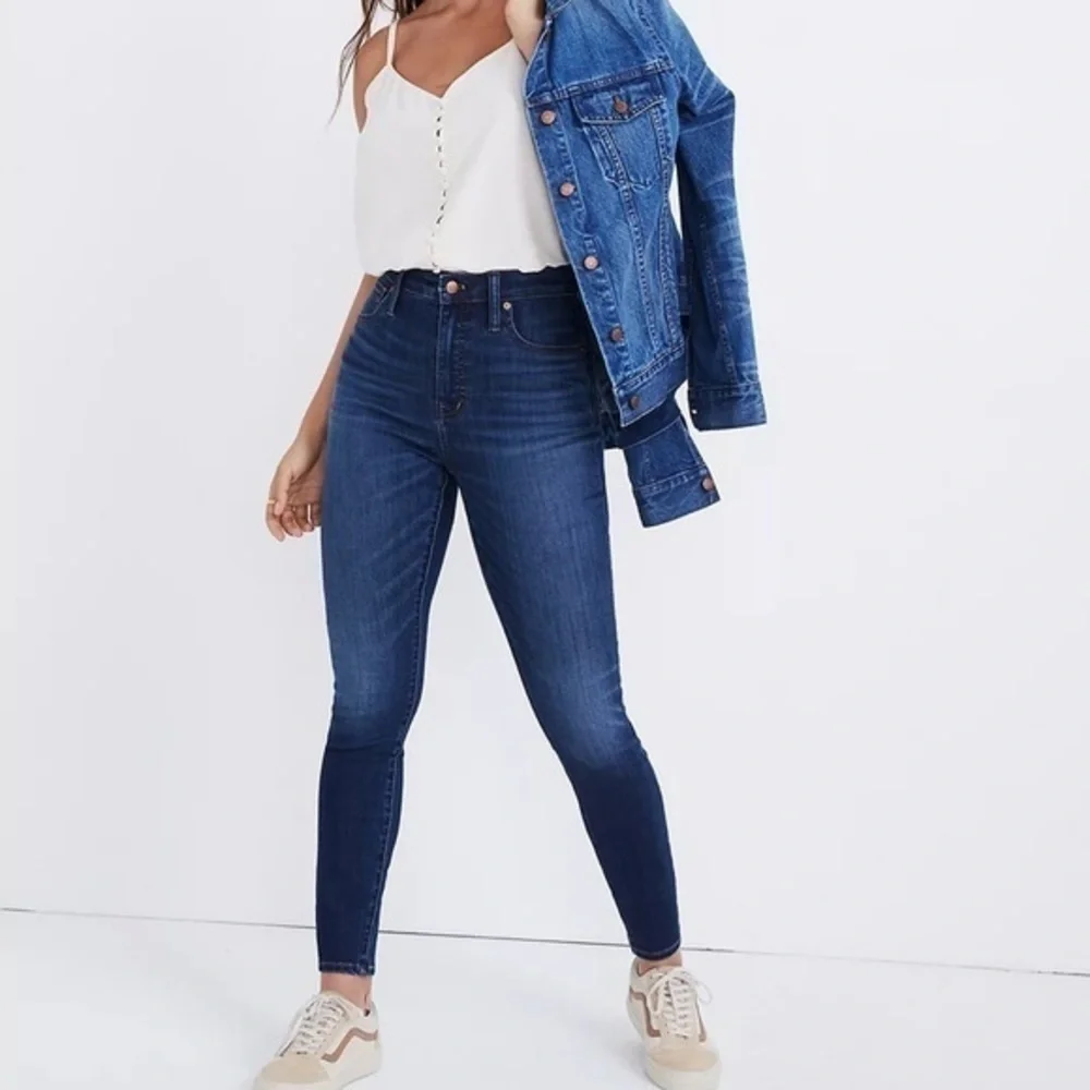 Madewell • Curvy High-Rise Skinny Jeans in Danny Wash: TENCEL™ Denim Edition